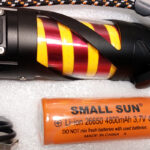 Small Sun ZY‑2309 – Lampe Torche Zoom Puissante 1500 Lm – Outdoor & Pro