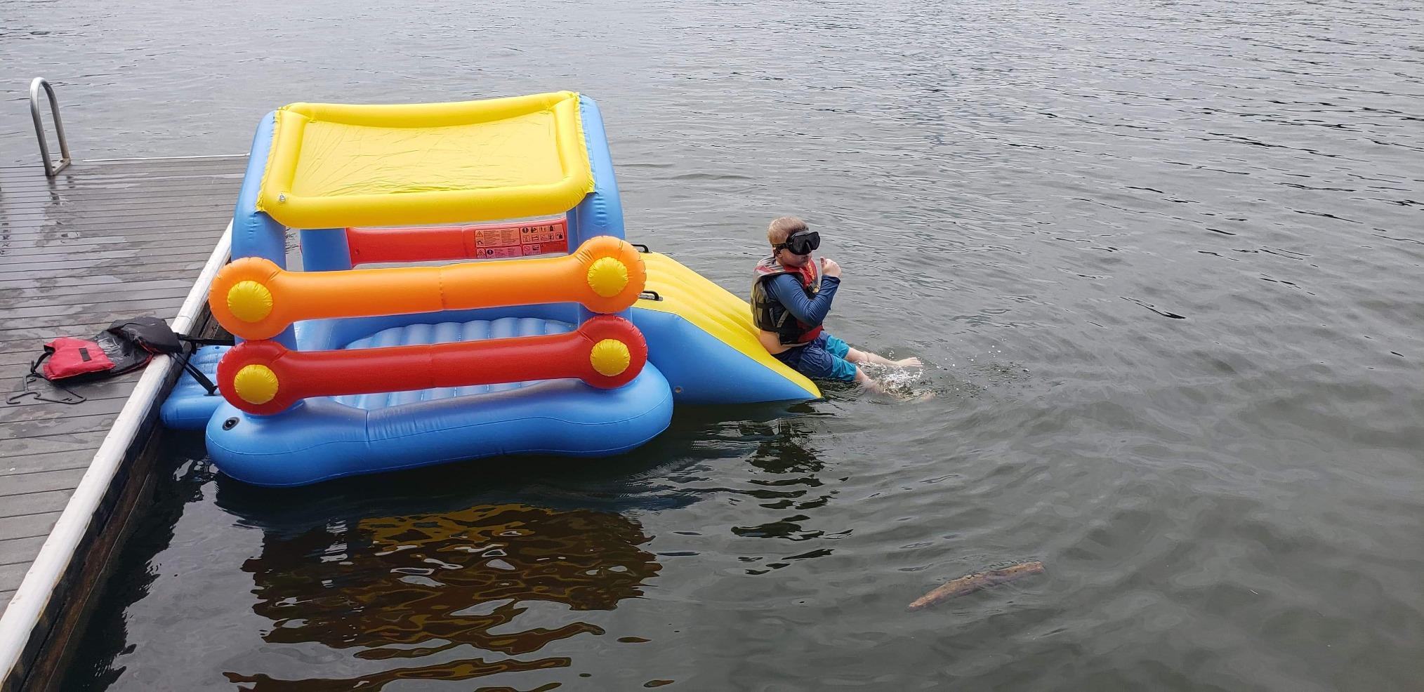 Intex Island with Slide – Île Flottante Familiale avec Toboggan - 58294EP