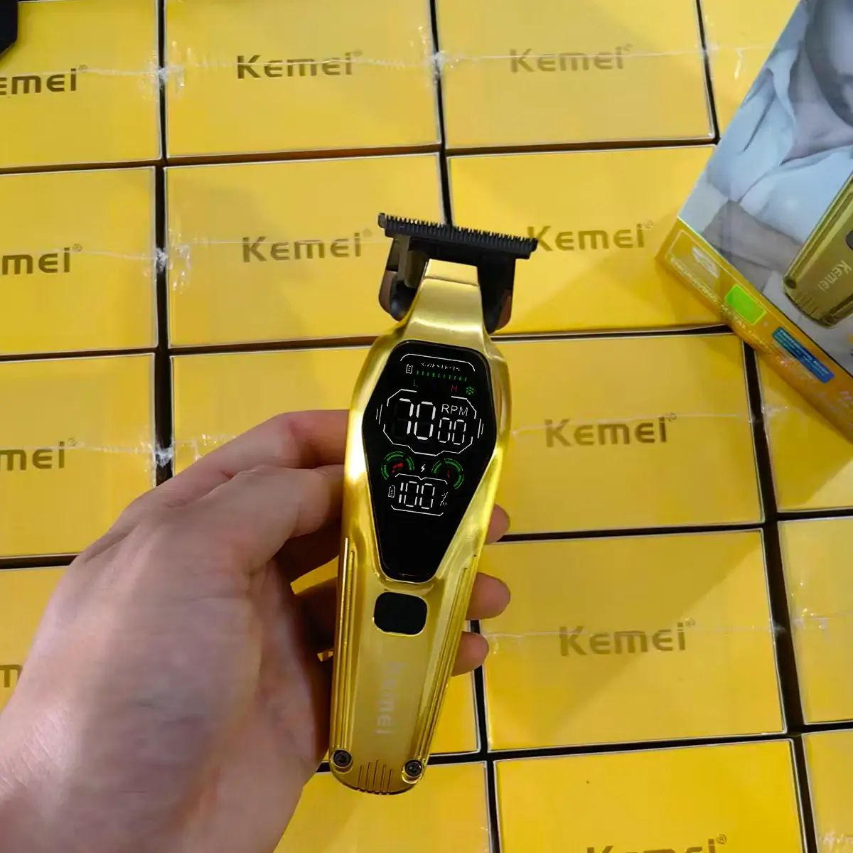 Kemei KM-1697 – Tondeuse Vintage LCD 1400 mAh, 3 Vitesses - 9W - afficheur lcd gold