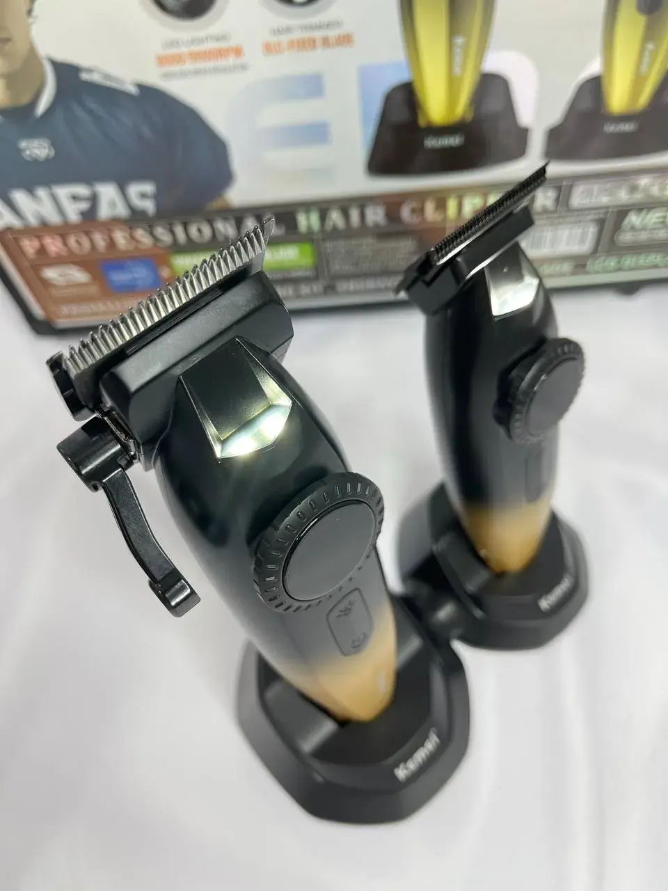 Kemei KM-1867+KM-1868 Tondeuse à cheveux professionnelle pour hommes, à lames zéro espacement, entièrement métallique, avec écran LCD, tondeuse 10W tondeuse avec levier