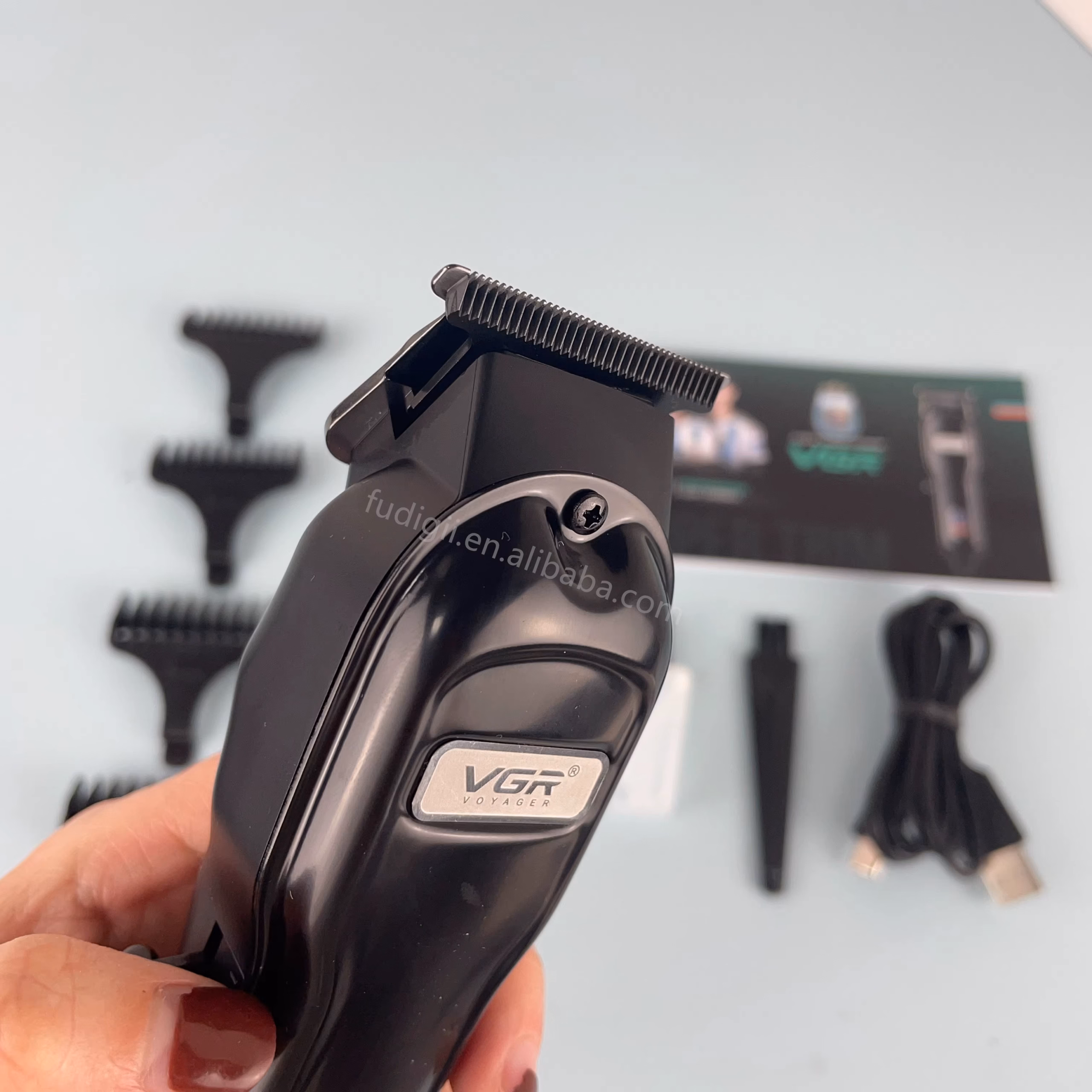 VGR V-297 – Tondeuse Professionnelle de Finition 7000 RPM avec Écran LED et Batterie 1500mAh tondeuse vgr