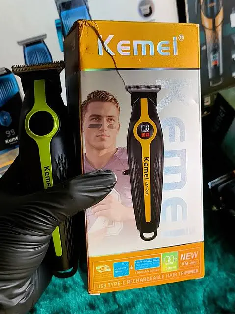 Kemei KM-260 – Tondeuse puissante avec moteur 7200RPM Rechargeable avec Écran LED et Batterie 1200mAh Kemei KM-260 – Tondeuse puissante avec moteur 7200RPM Rechargeable avec Écran LED et Batterie 1200mAh tondeuse kemei