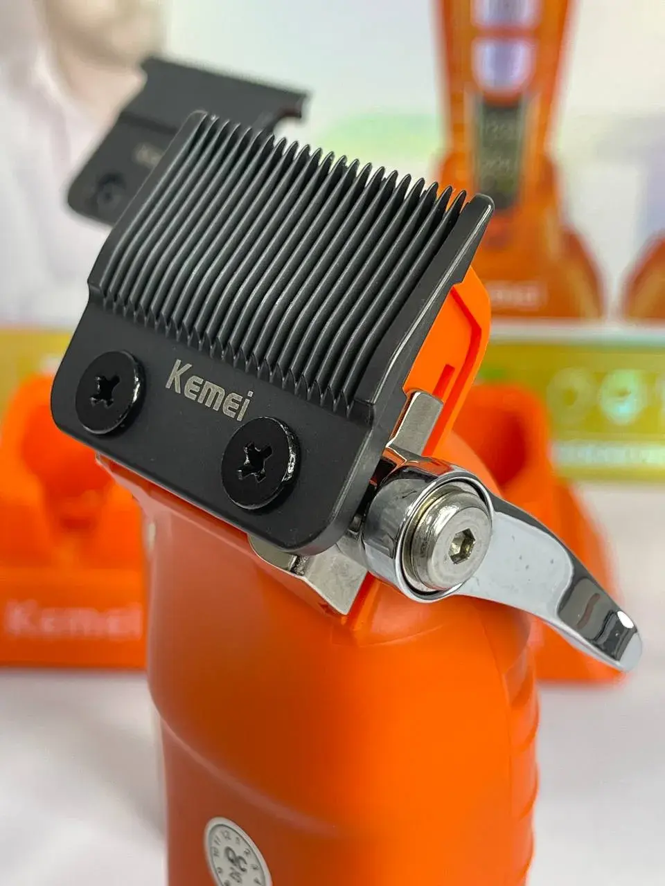 Kemei KM-8543 – Kit Professionnel de Coiffure 18-en-1 double tondeuse Tondeuse professionnelle